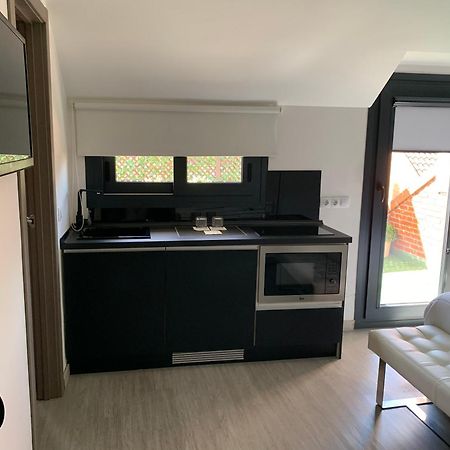 Hostal El Rocio Паракуейос де Харама Екстериор снимка