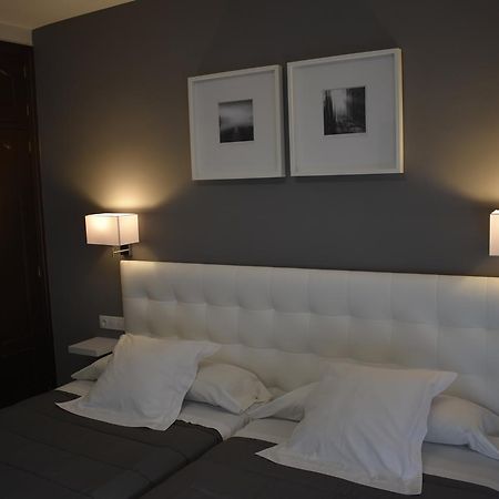 Hostal El Rocio Паракуейос де Харама Екстериор снимка