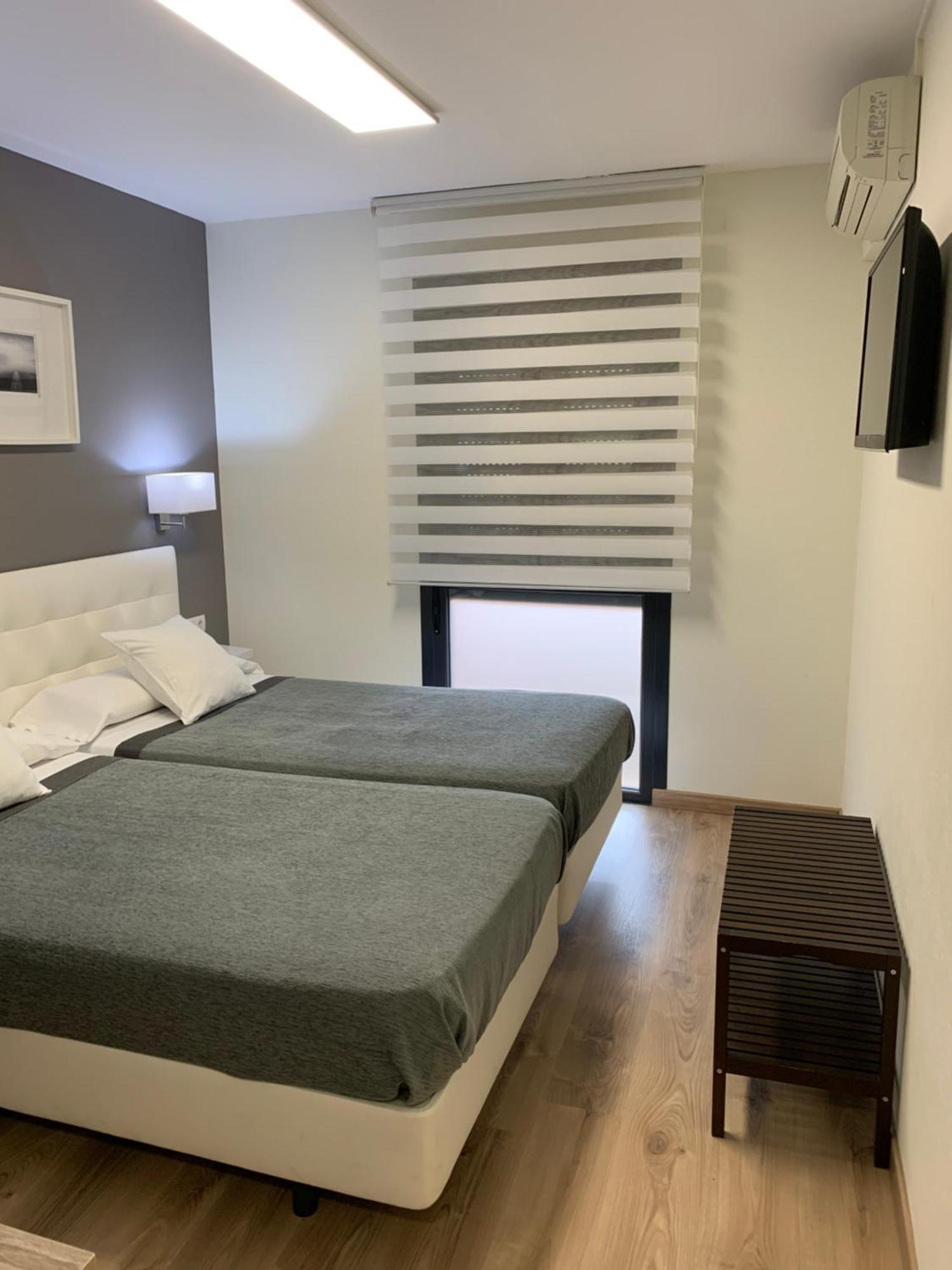 Hostal El Rocio Паракуейос де Харама Екстериор снимка