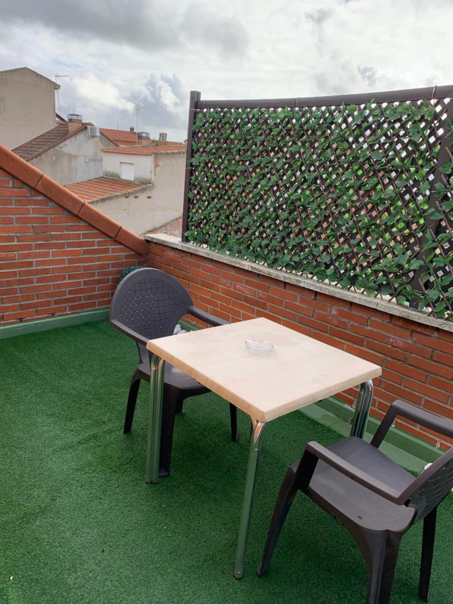 Hostal El Rocio Паракуейос де Харама Екстериор снимка