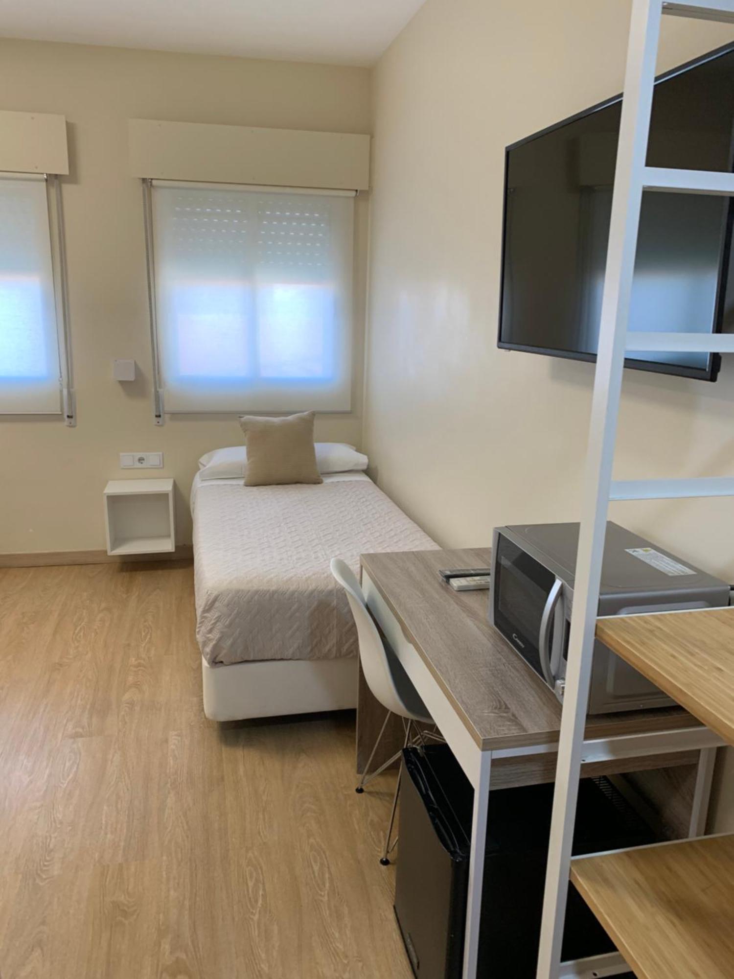 Hostal El Rocio Паракуейос де Харама Екстериор снимка