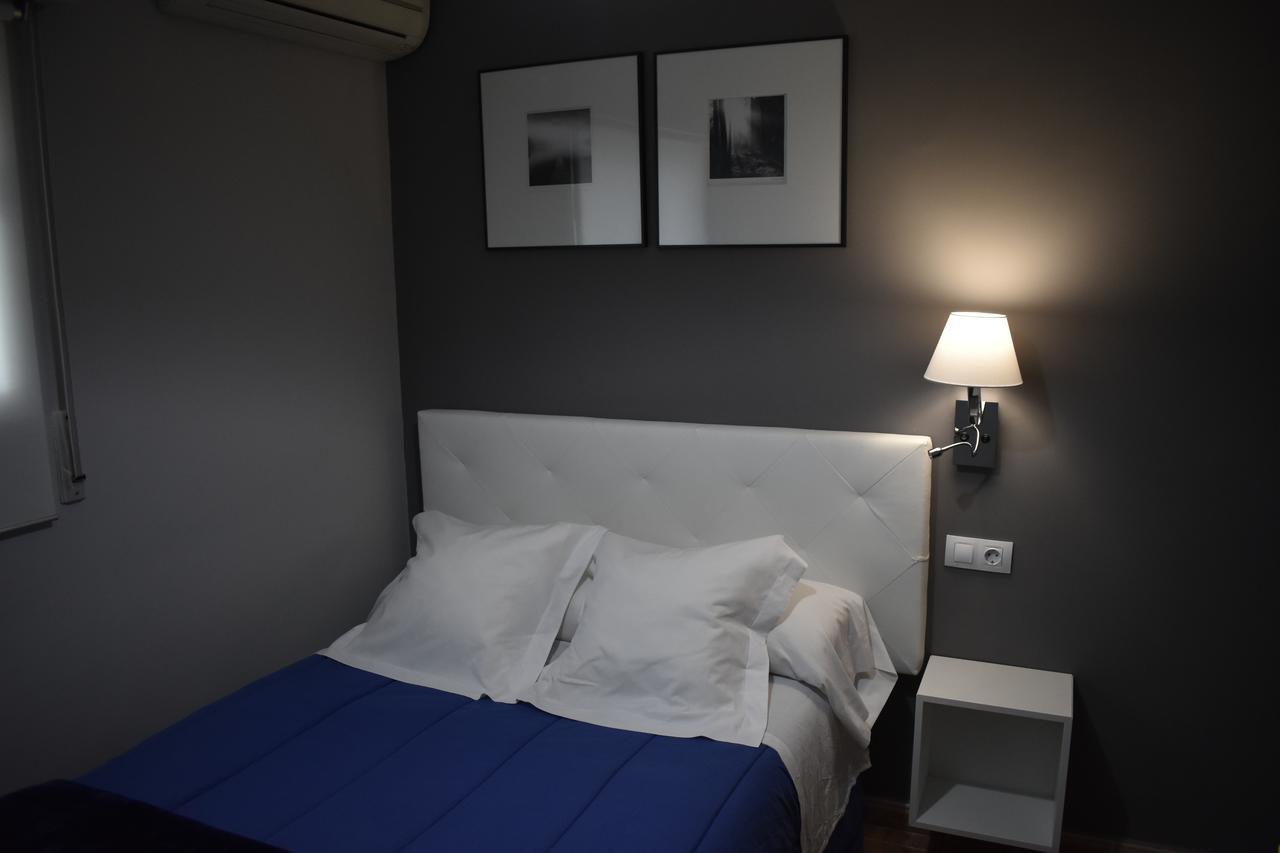 Hostal El Rocio Паракуейос де Харама Екстериор снимка