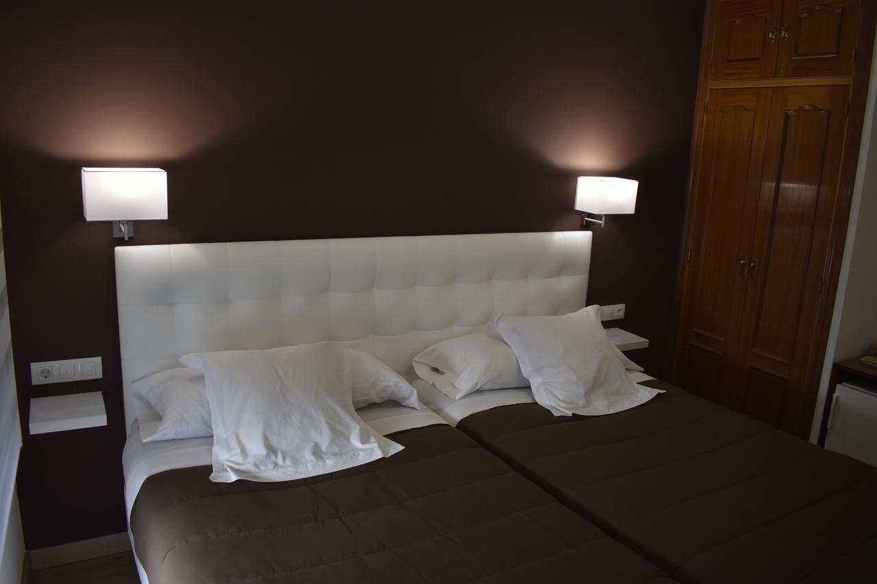 Hostal El Rocio Паракуейос де Харама Екстериор снимка