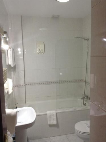 Hostal El Rocio Паракуейос де Харама Екстериор снимка